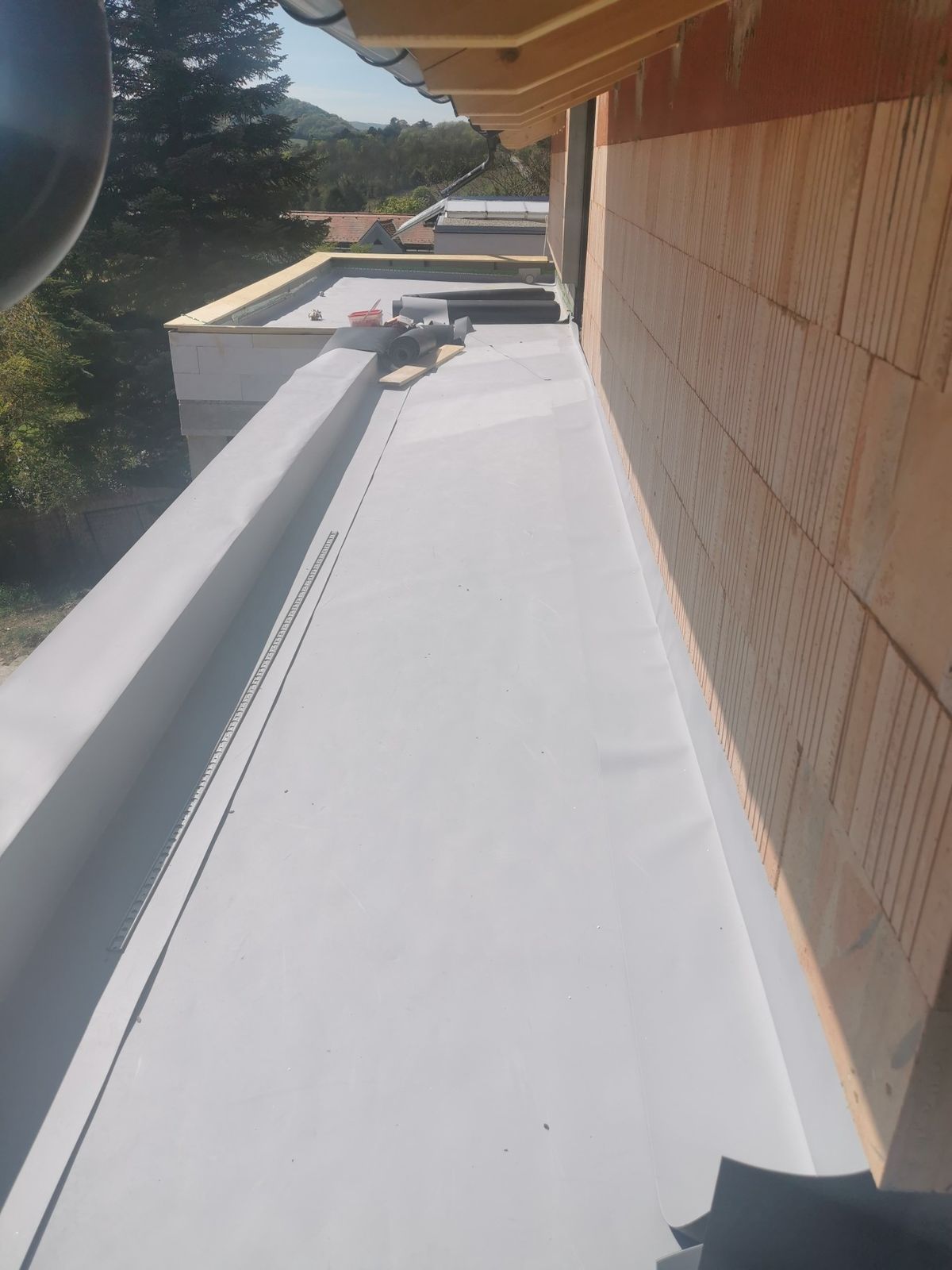 Монтаж мембрани ПВХ для покрівлі у Кременчуці