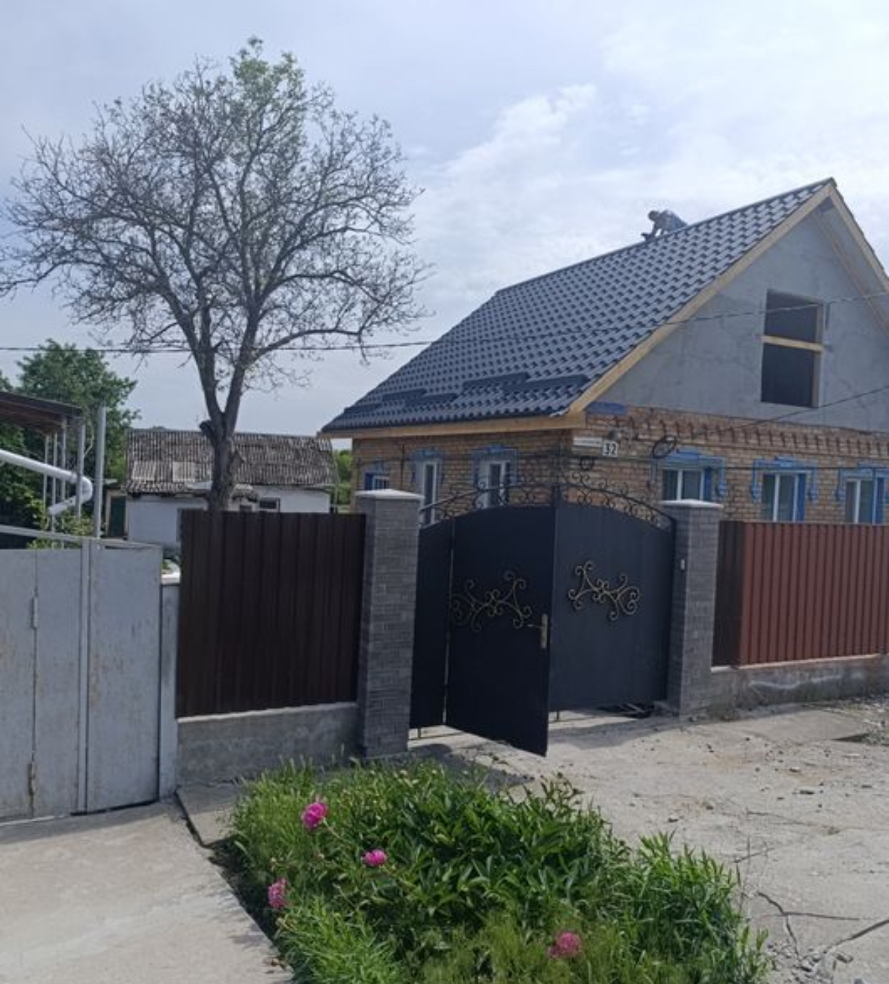 Металочерепиця монтаж Полтава – покрівля даху приватного будинку, доступні ціни на покрівельні роботи