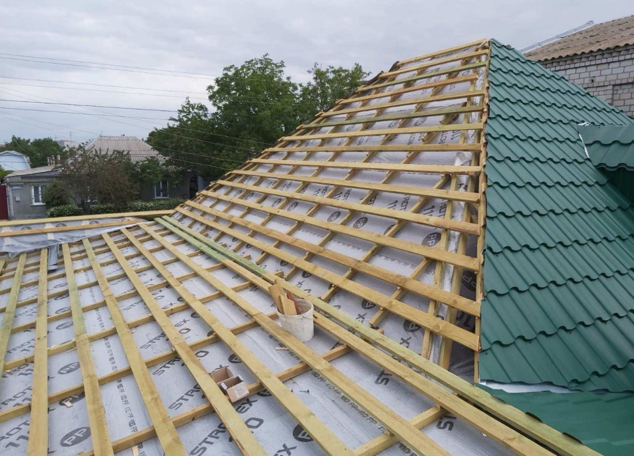 Монтаж даху мансарди Полтава – будівництво додаткового поверху з якісною покрівлею